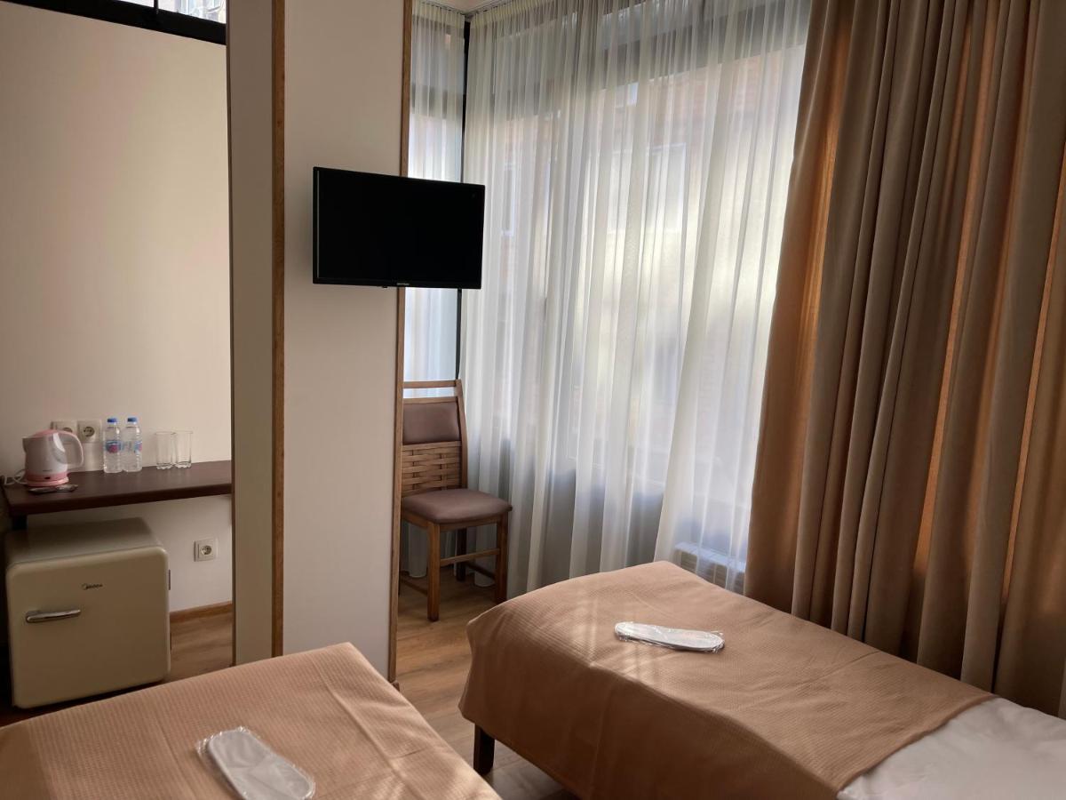 Art Family Hotel Tbilisi Rom bilde
